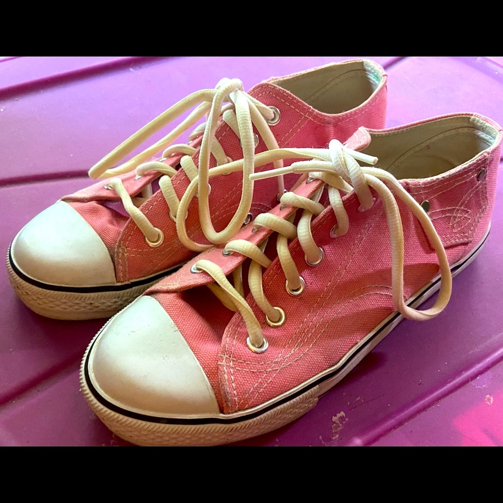 Women’s low top Pink Sneakers